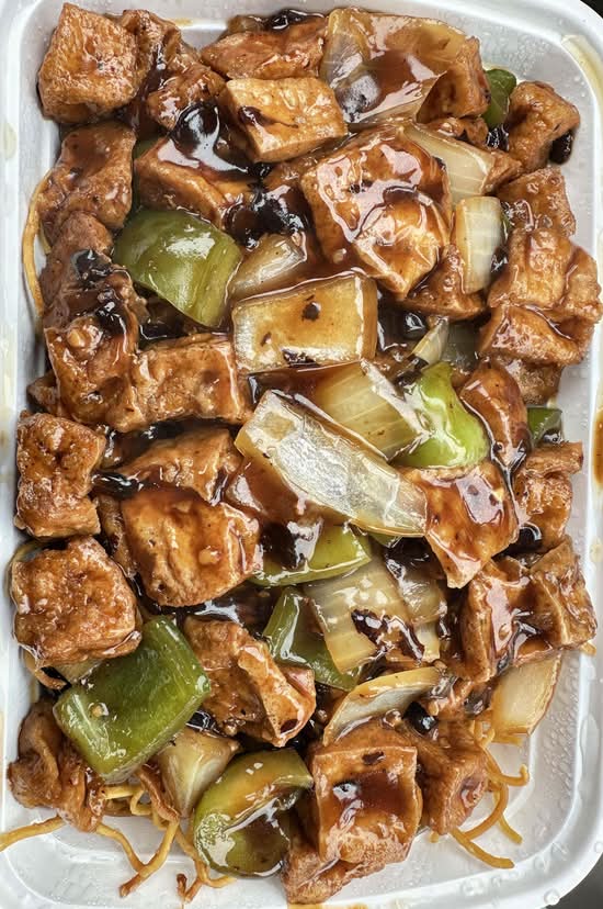 Fried Tofu with Black Bean Sauce on Fried Noodle (豉椒豆腐炒麵)